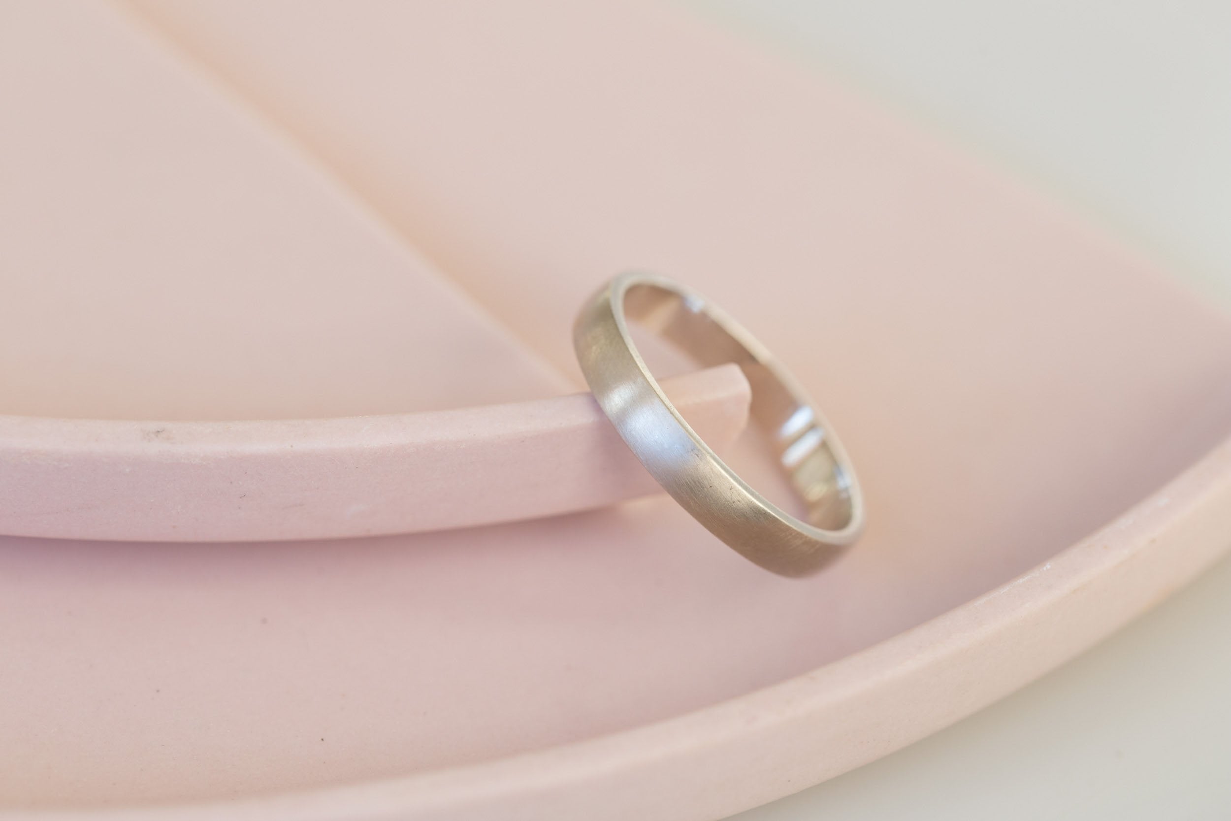 4 x 1.5 mm Half Round Band | 14k Recycled White Gold