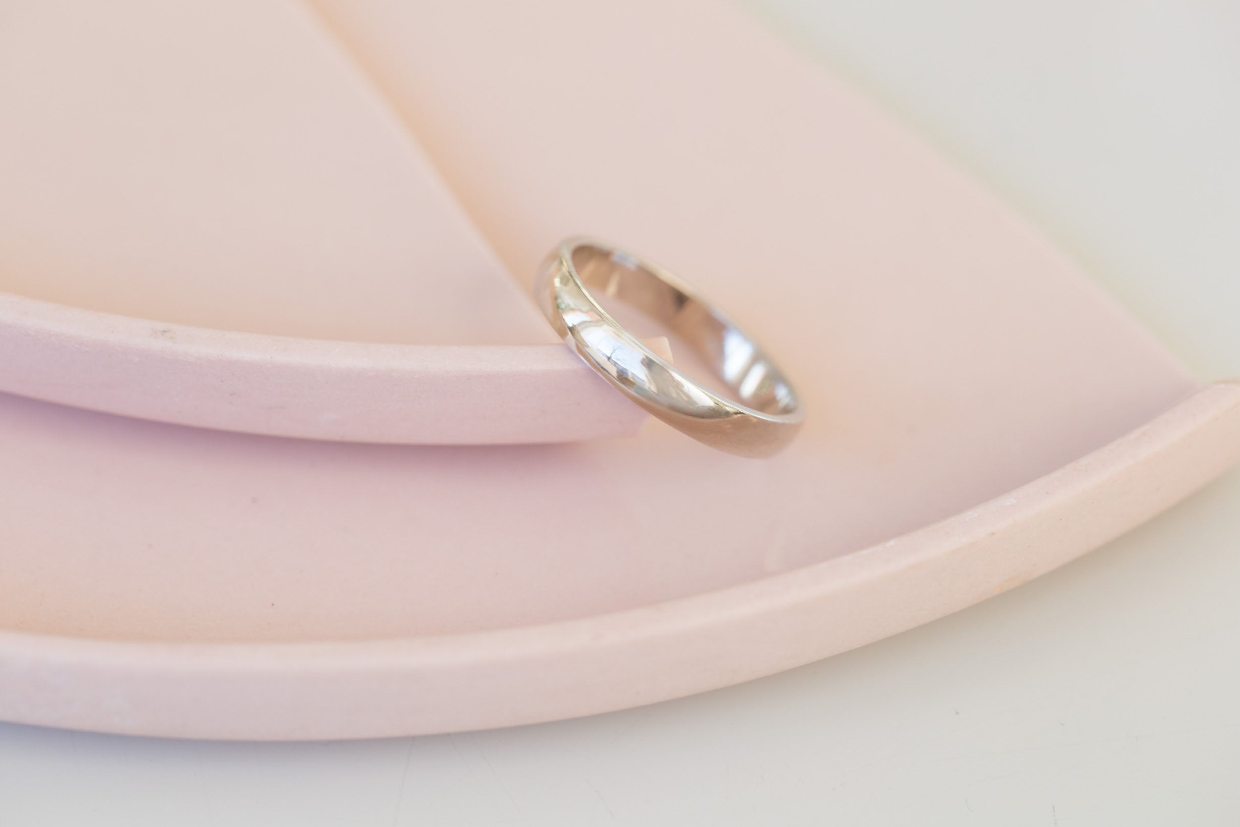 4 x 1.5 mm Half Round Band | 14k Recycled White Gold