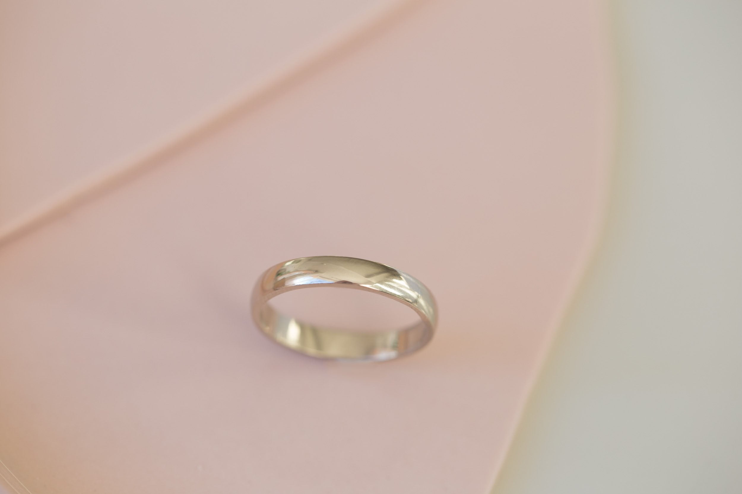 4 x 1.5 mm Half Round Band | 14k Recycled White Gold