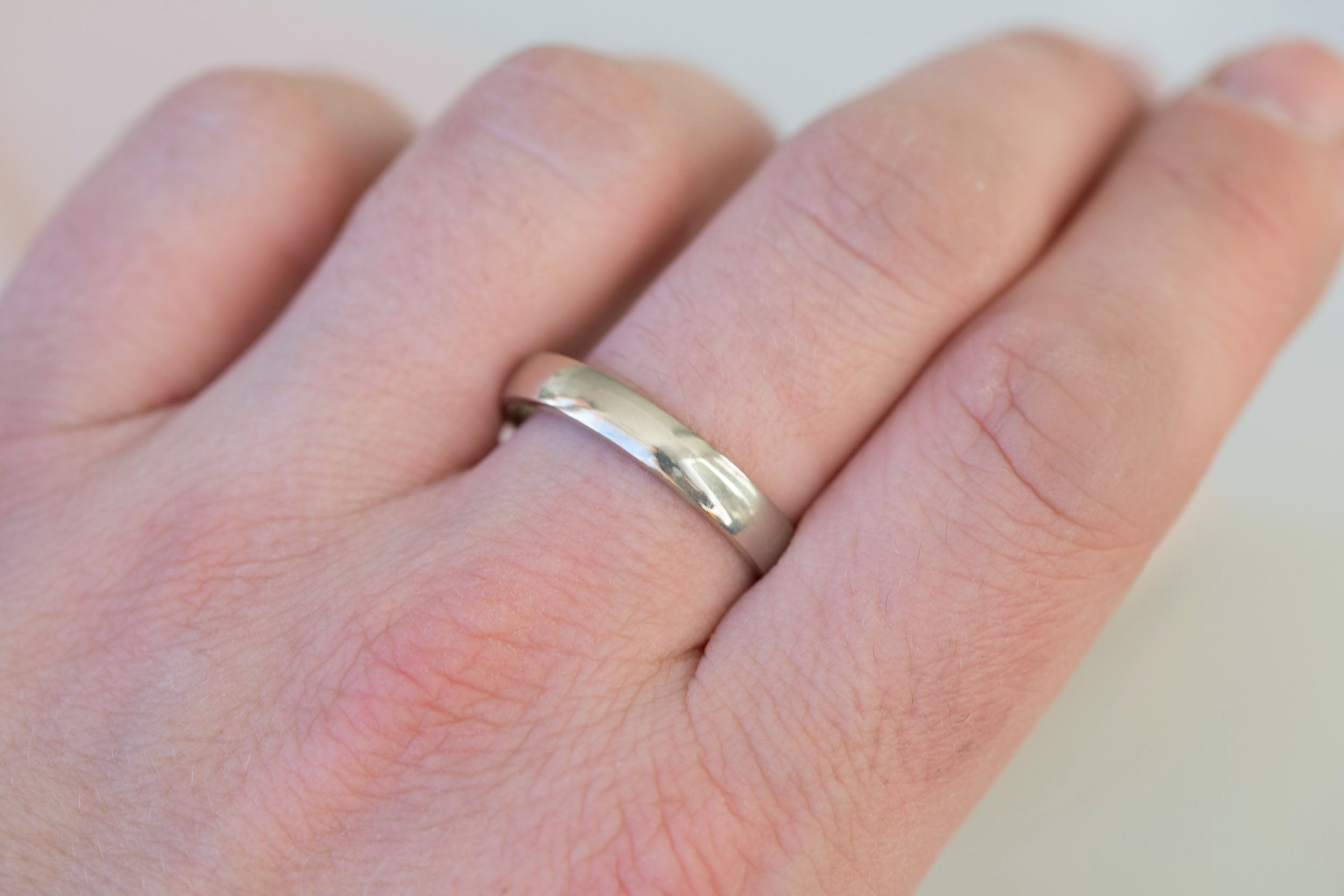 4 x 1.5 mm Half Round Band | 14k Recycled White Gold