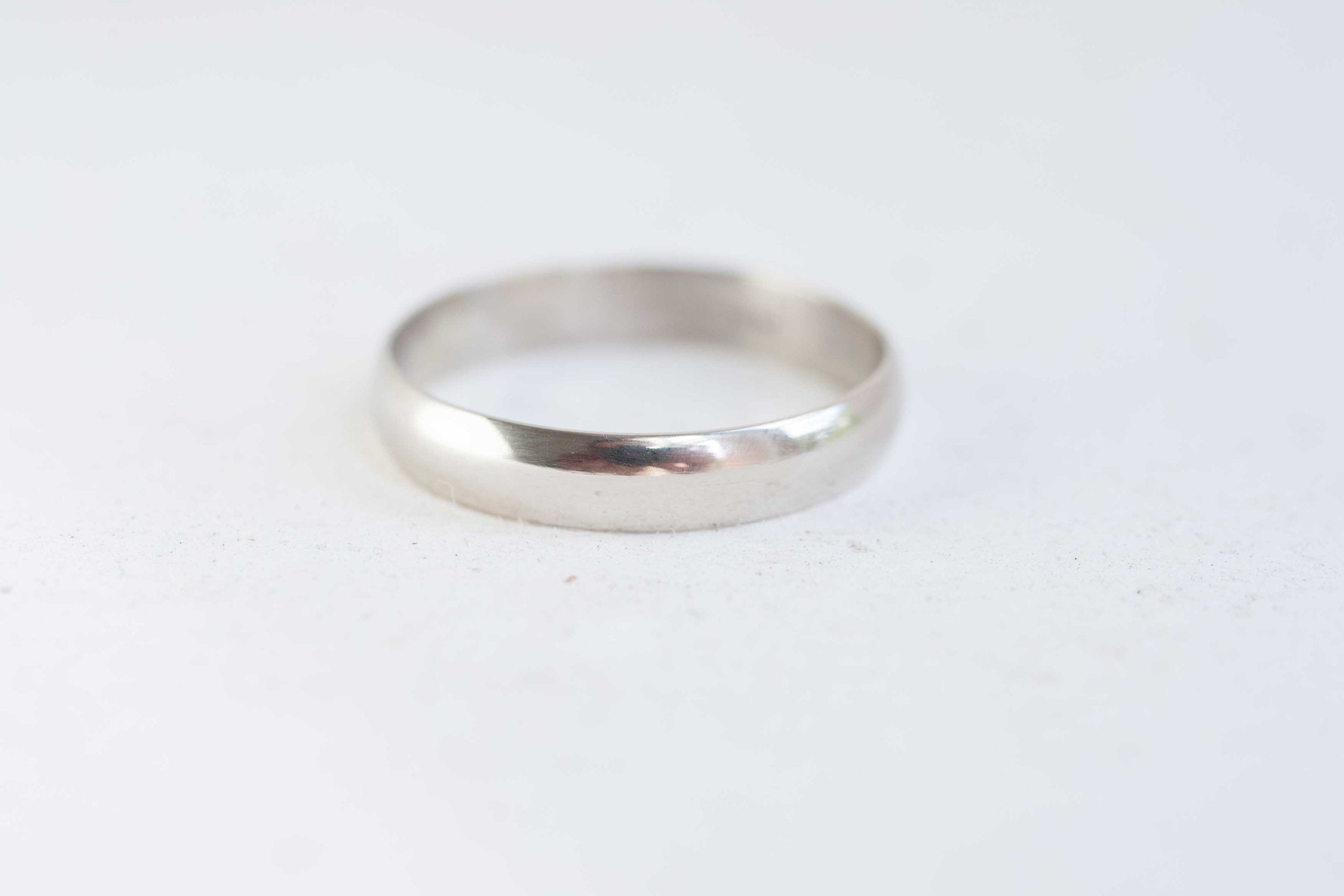 4 x 1 mm Half Round Band | 14k Recycled White Gold