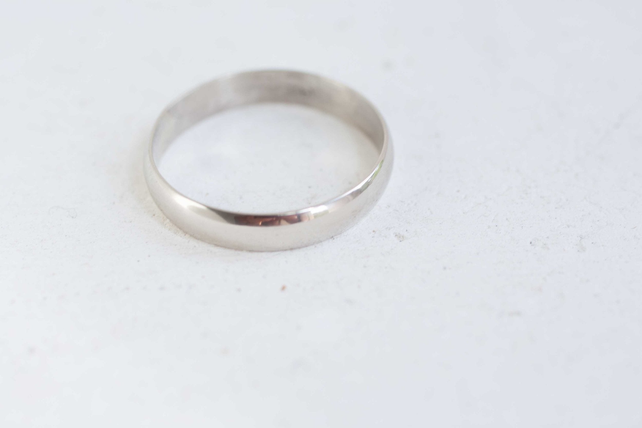 4 x 1 mm Half Round Band | 14k Recycled White Gold