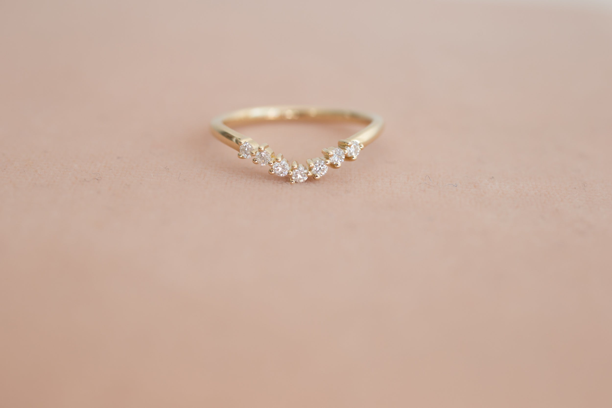 Seven Diamond Contour Curve Band | 14k Recycled Gold