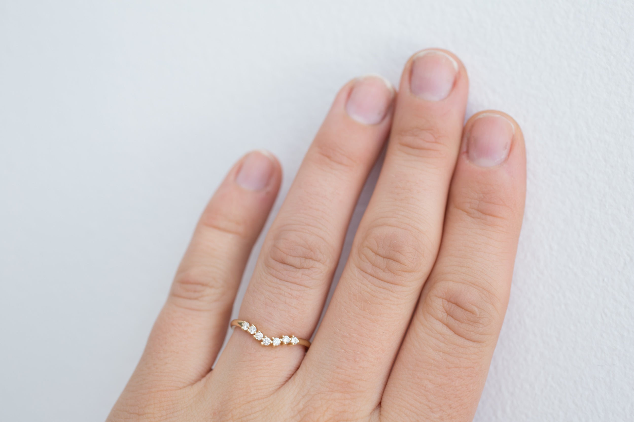 Seven Diamond Contour Curve Band | 14k Recycled Gold