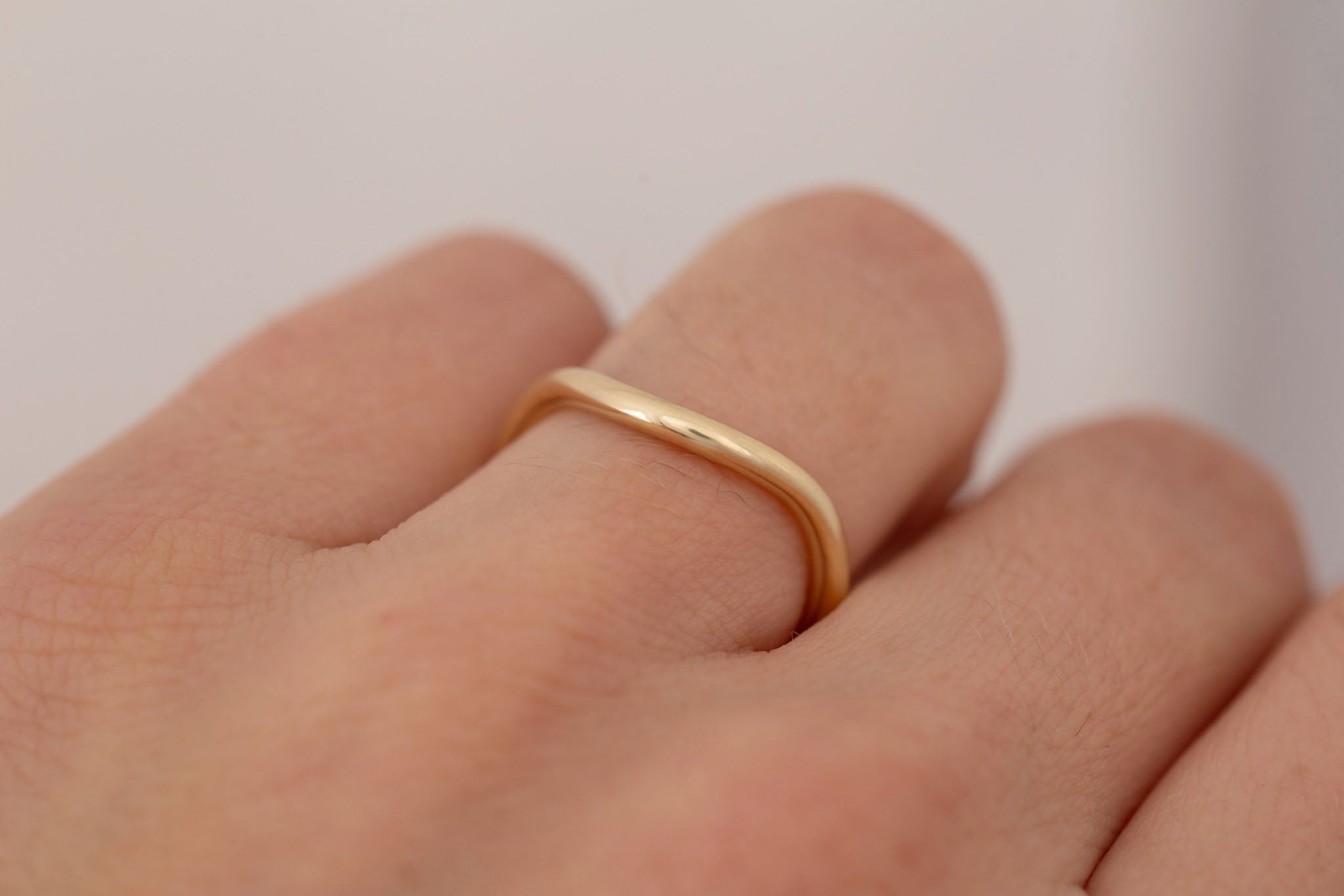 Bold Contour Curve Band | 14k Recycled Gold