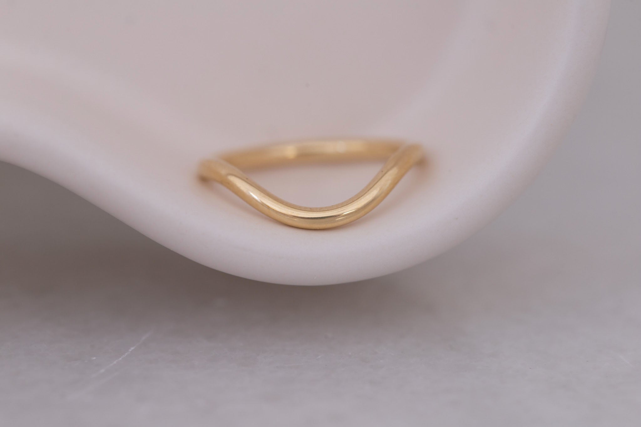 Bold Contour Curve Band | 14k Recycled Gold