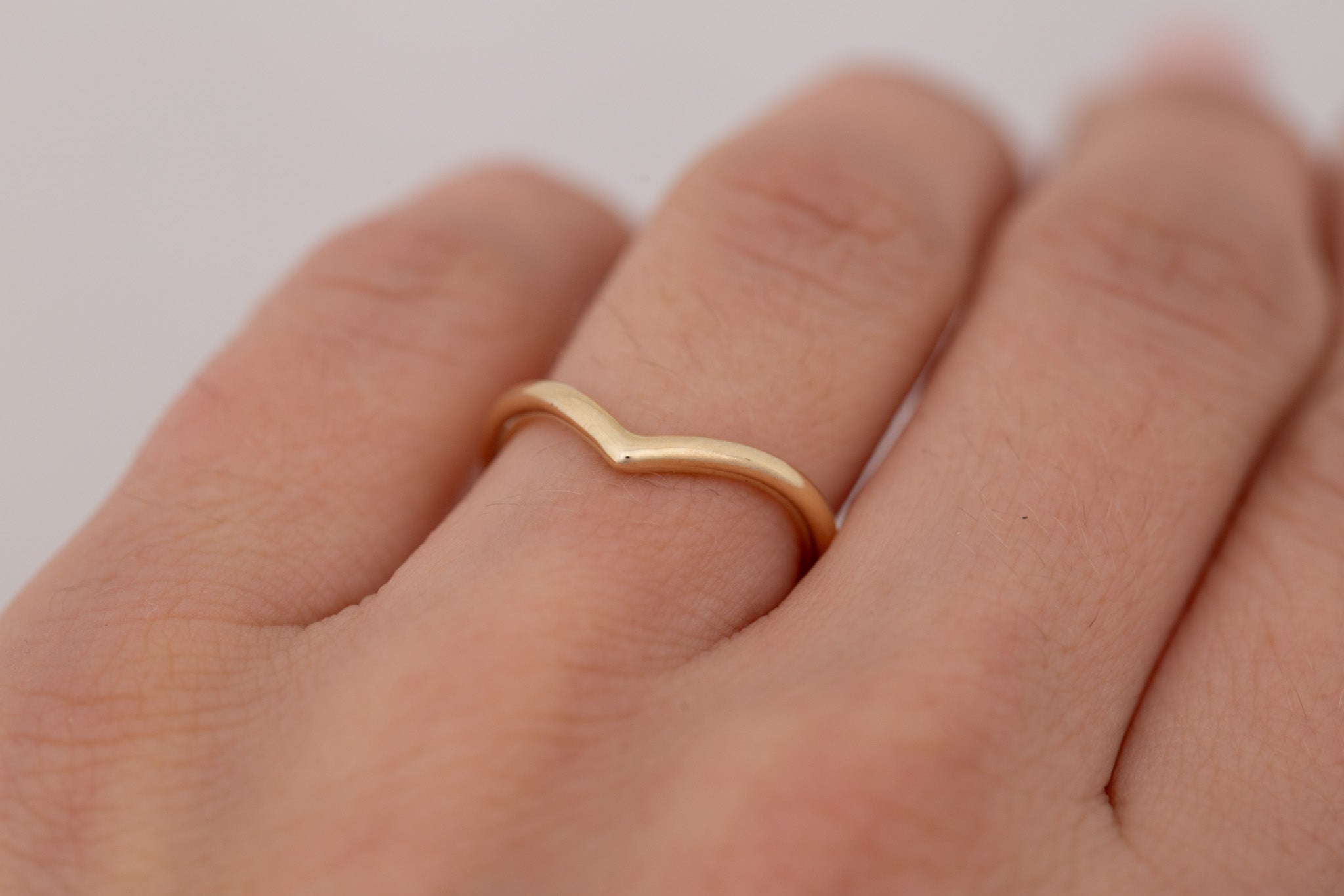 Bold Contour V Band | 14k Recycled Gold
