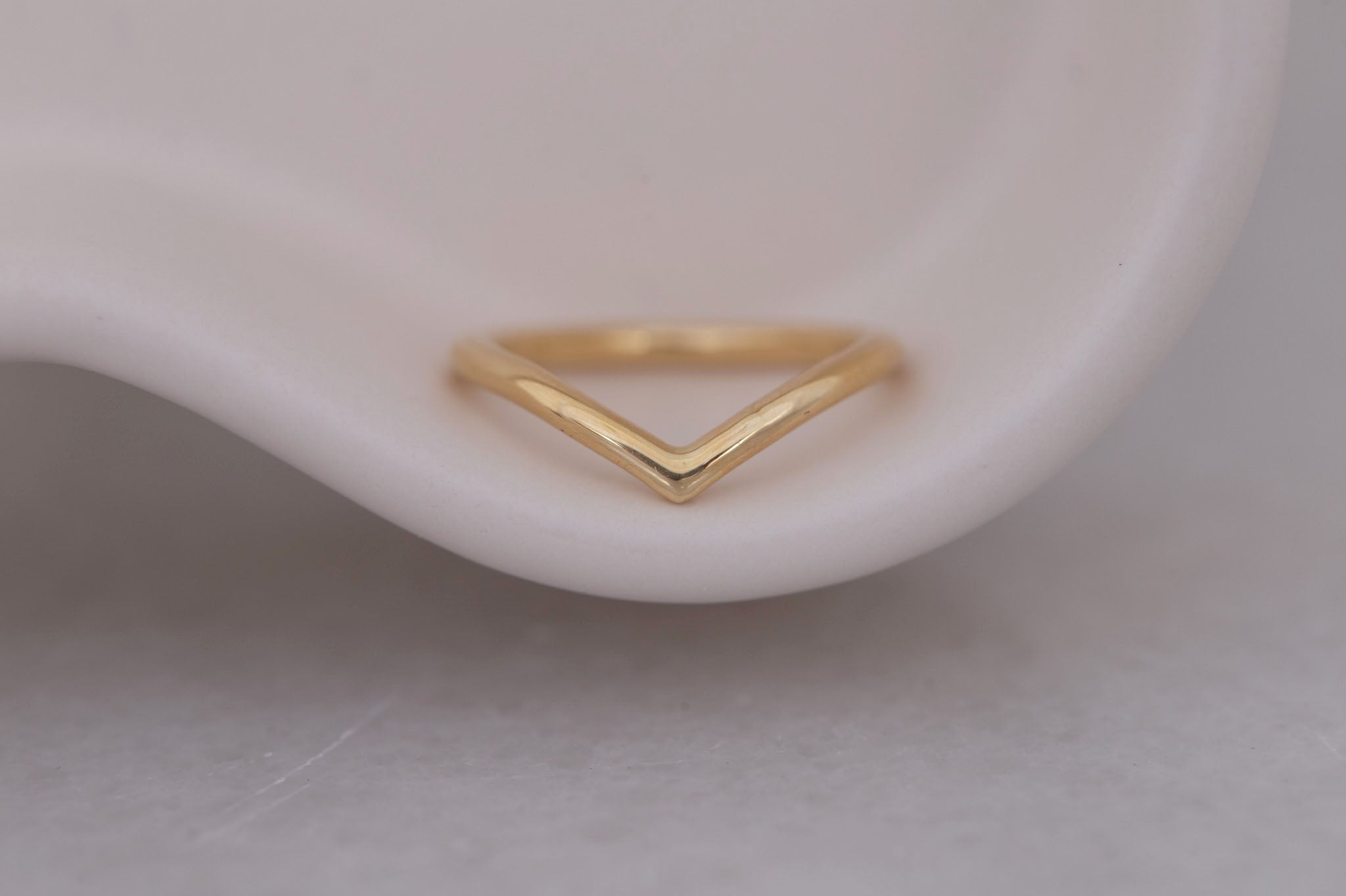 Bold Contour V Band | 14k Recycled Gold