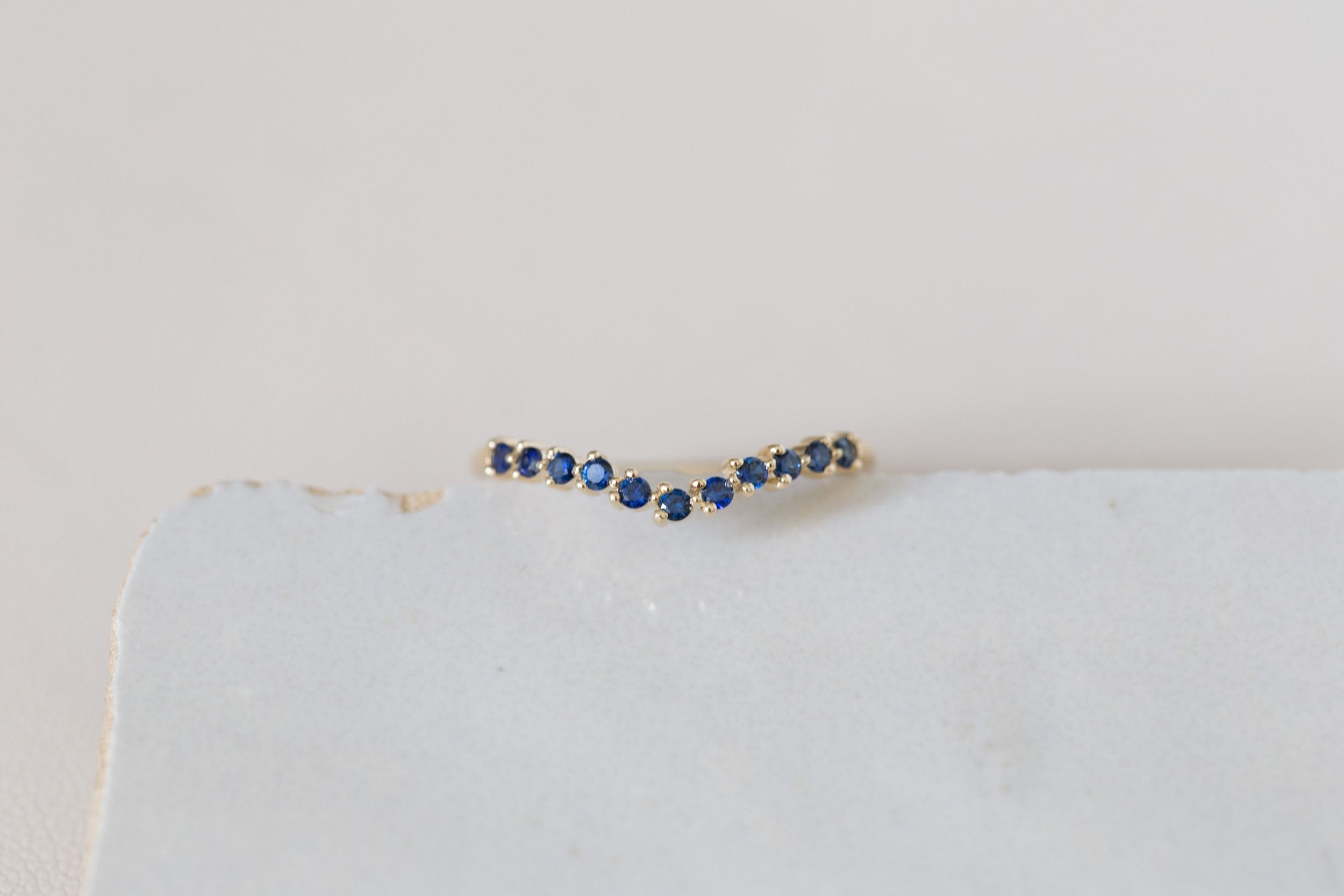 Eleven Sapphire Contour Curve Band | 14k Recycled Gold