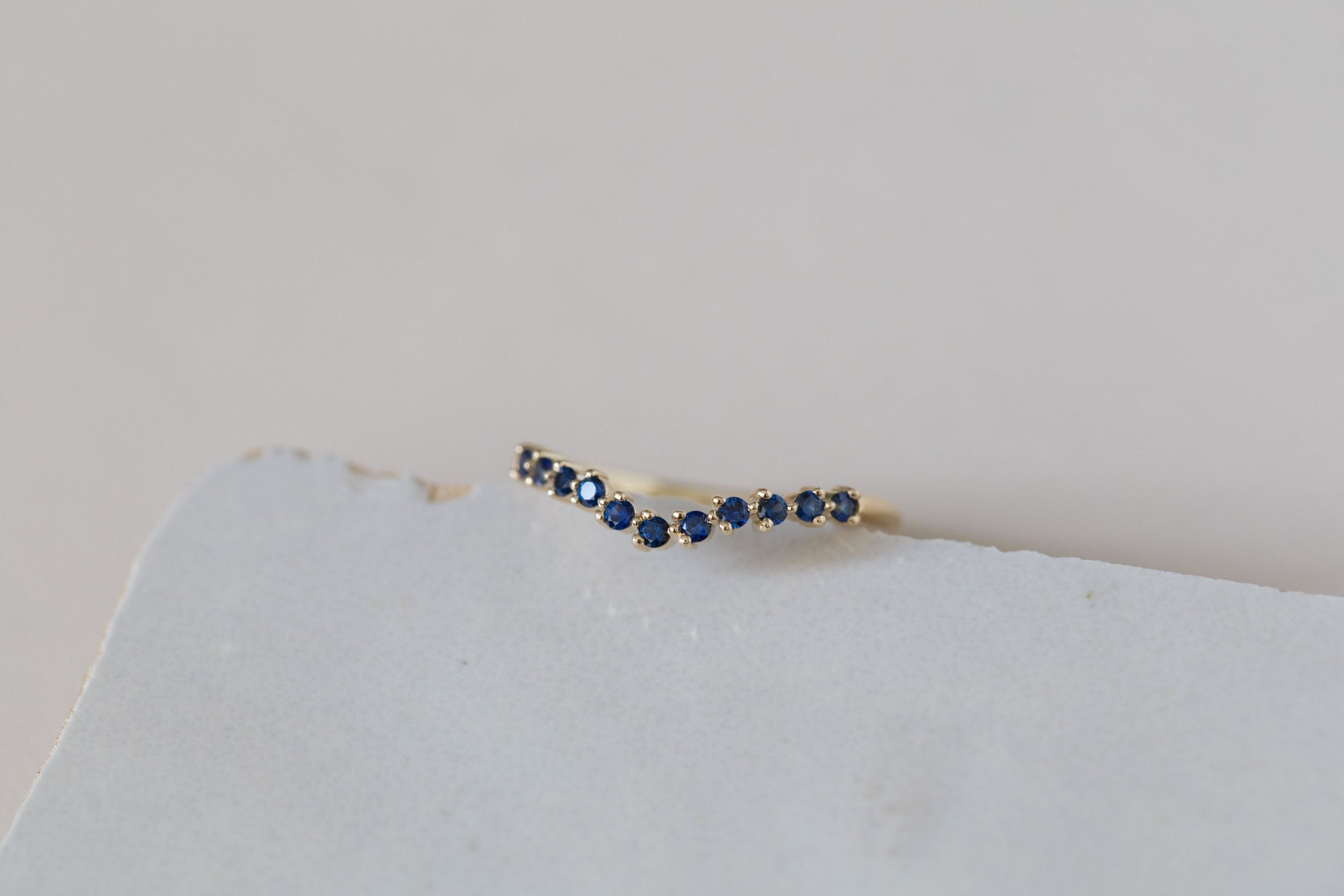 Eleven Sapphire Contour Curve Band | 14k Recycled Gold