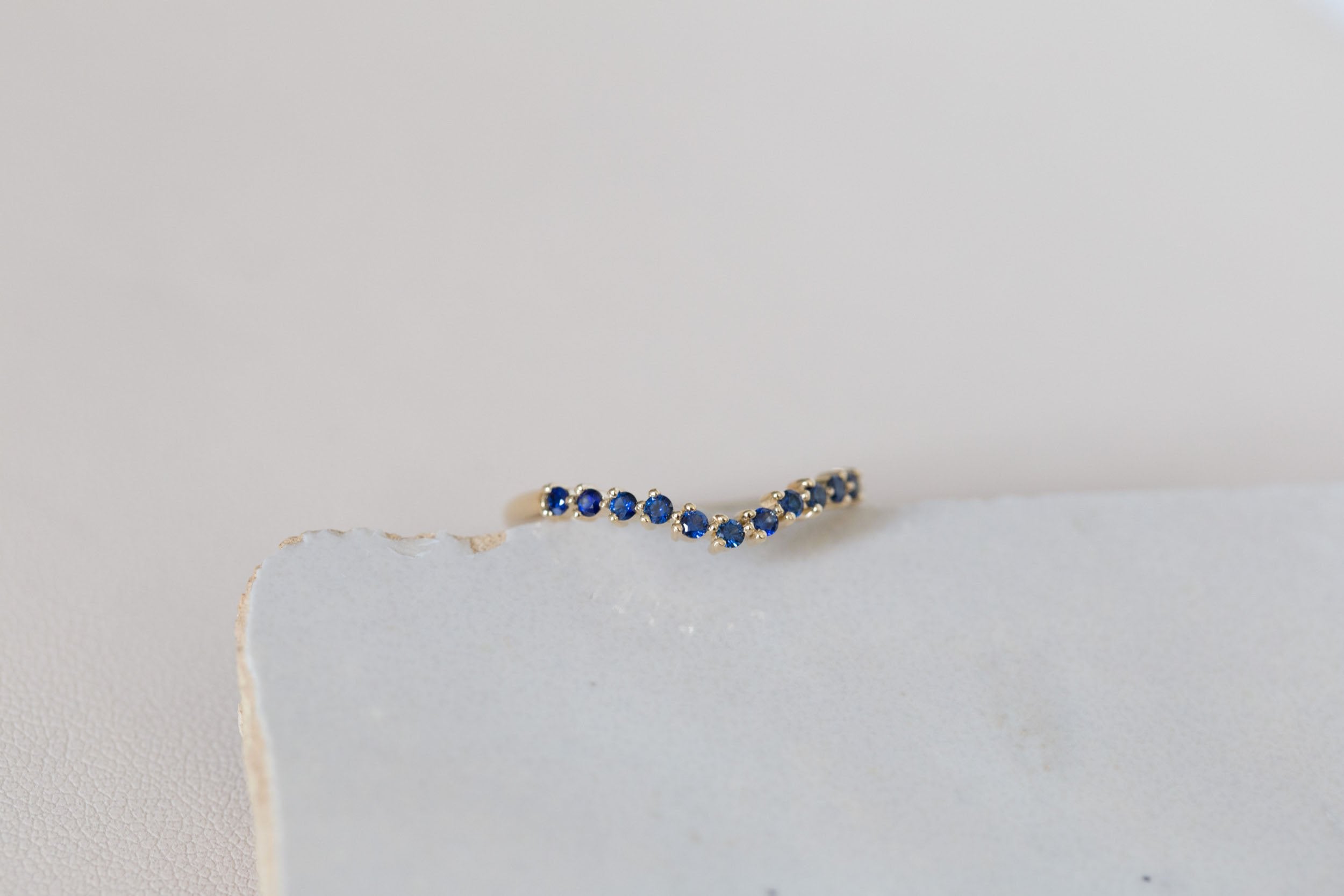 Eleven Sapphire Contour Curve Band | 14k Recycled Gold