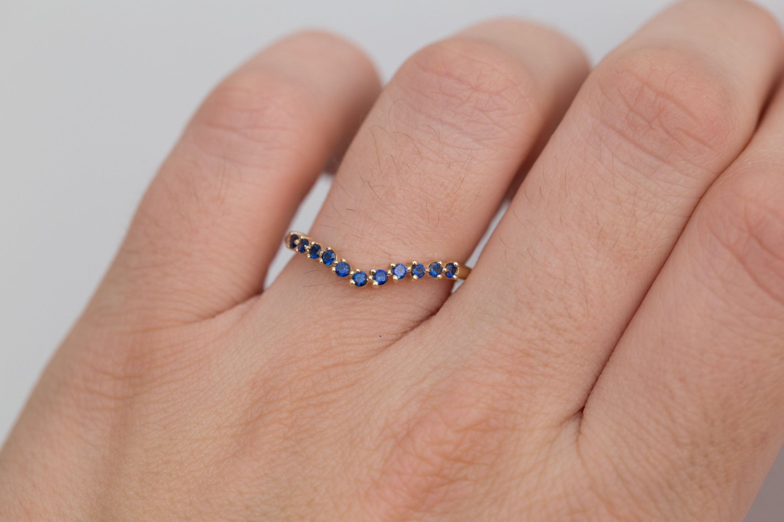 Eleven Sapphire Contour Curve Band | 14k Recycled Gold