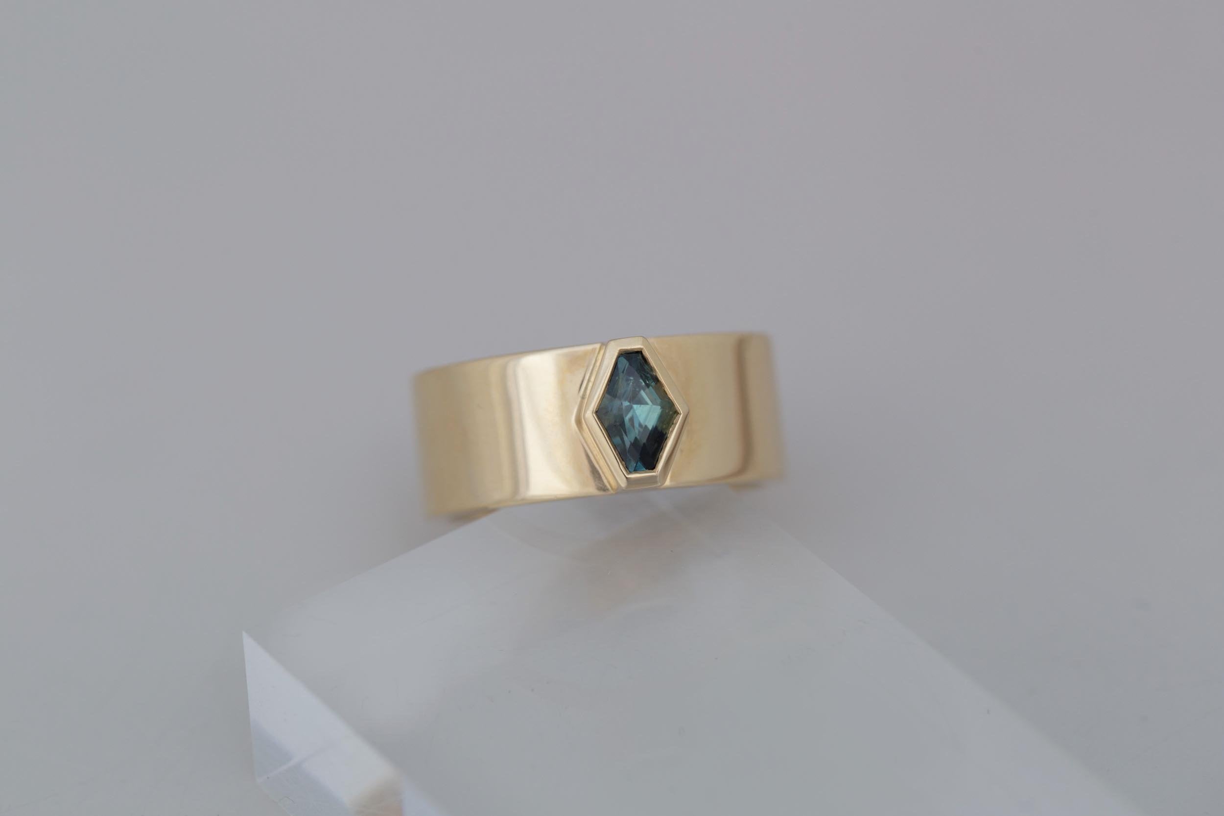 Geometric Sapphire Wide Band 0.91 ct | 14k Recycled Gold | One of a Kind