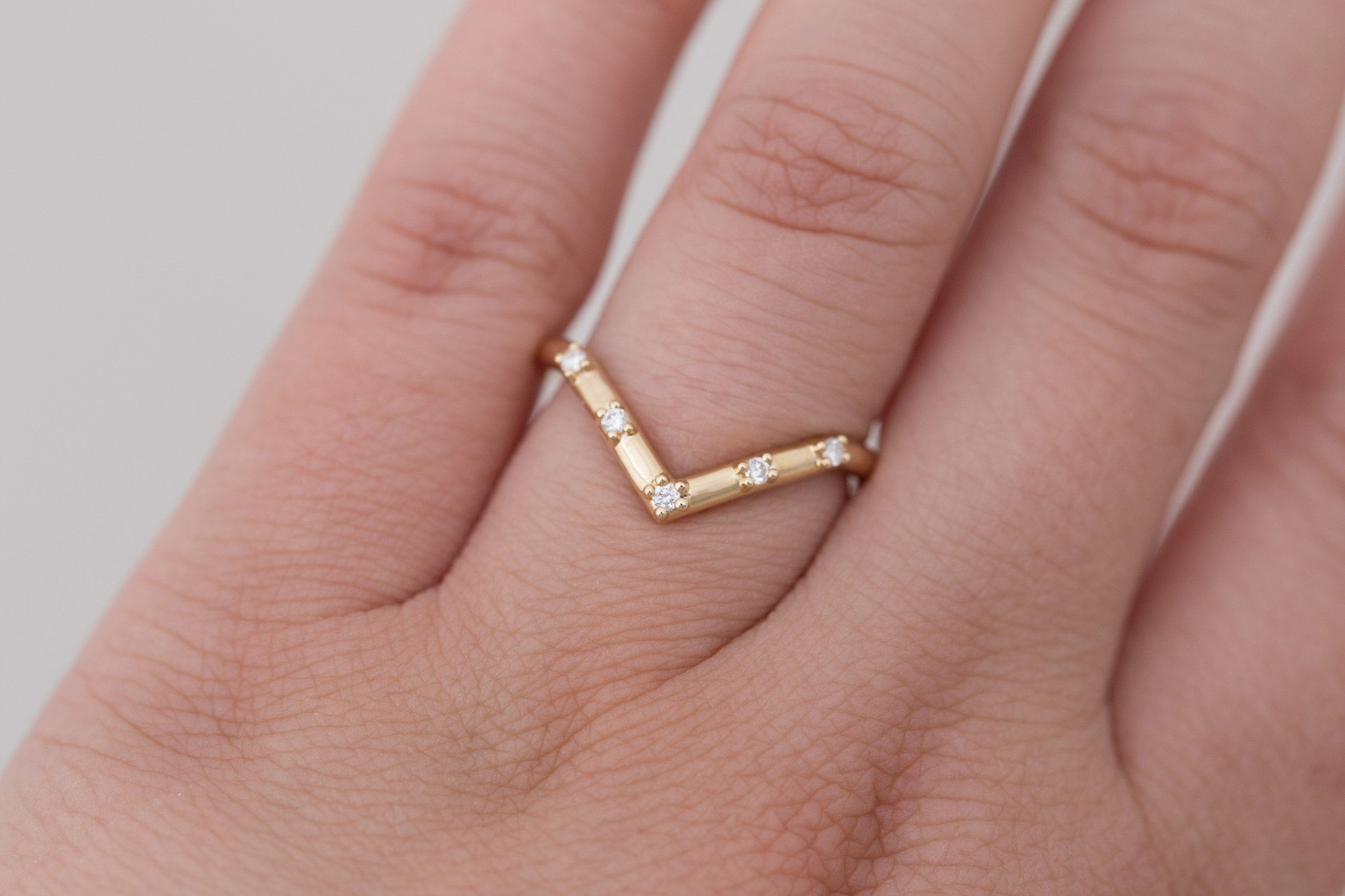 Hudson Deep V Band | 14k Recycled Gold