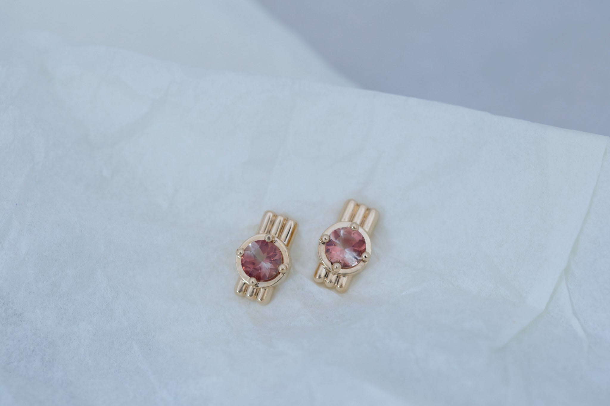 Alto Earrings | Sunstone 6 mm | 14k Yellow Gold | One of a Kind