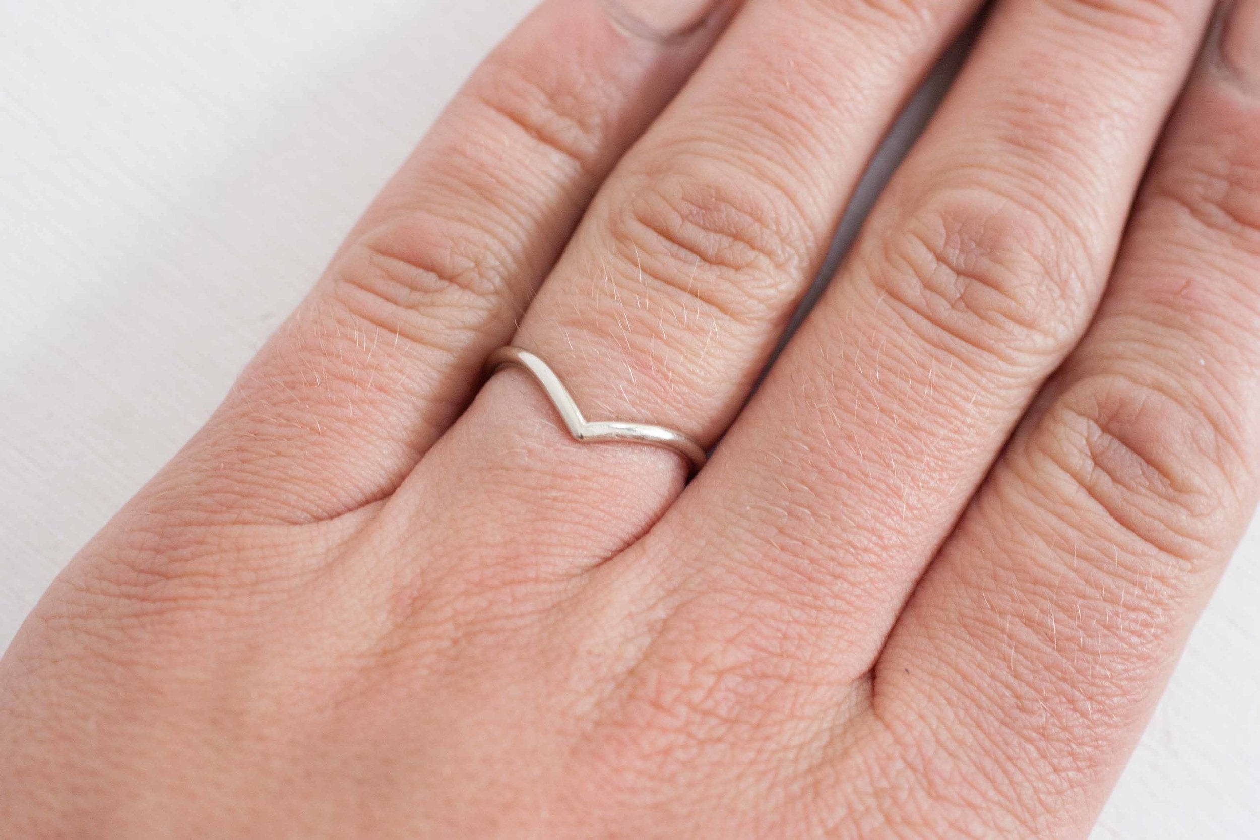 Contour V Band | 14k Recycled White Gold