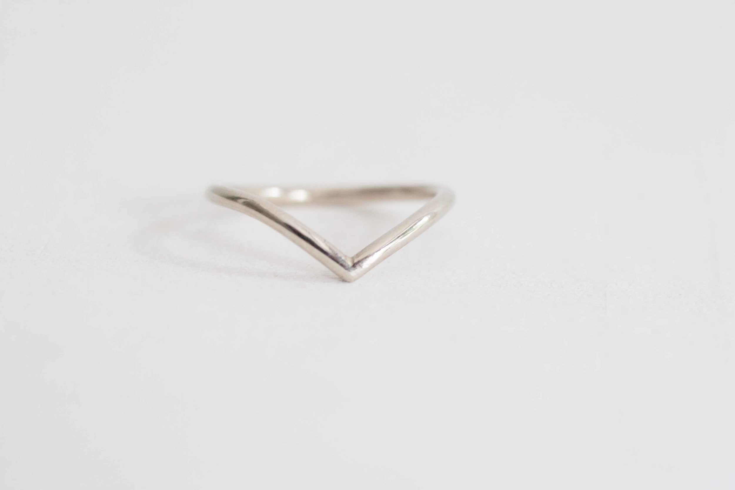 Contour V Band | 14k Recycled White Gold