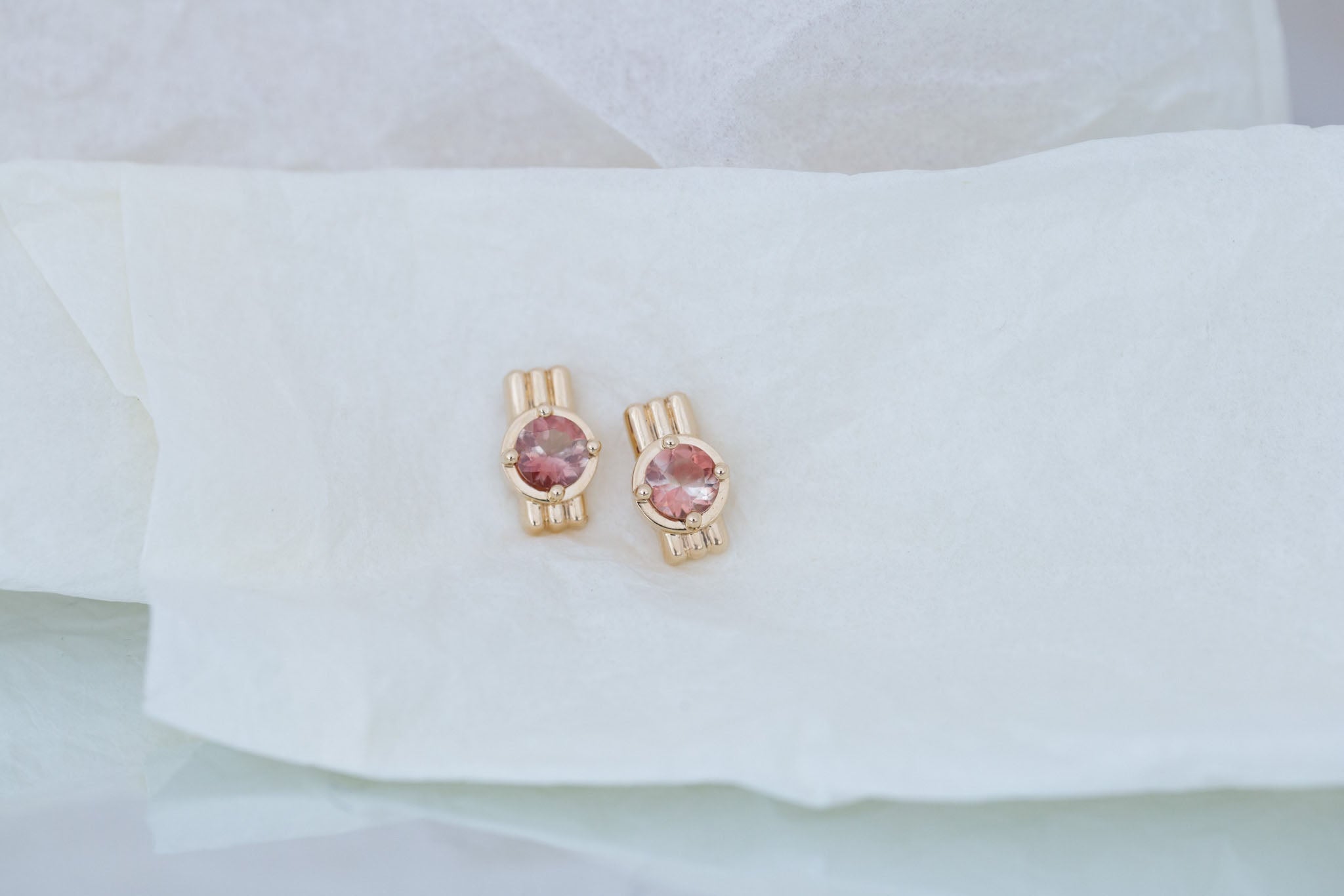 Alto Earrings | Sunstone 6 mm | 14k Yellow Gold | One of a Kind