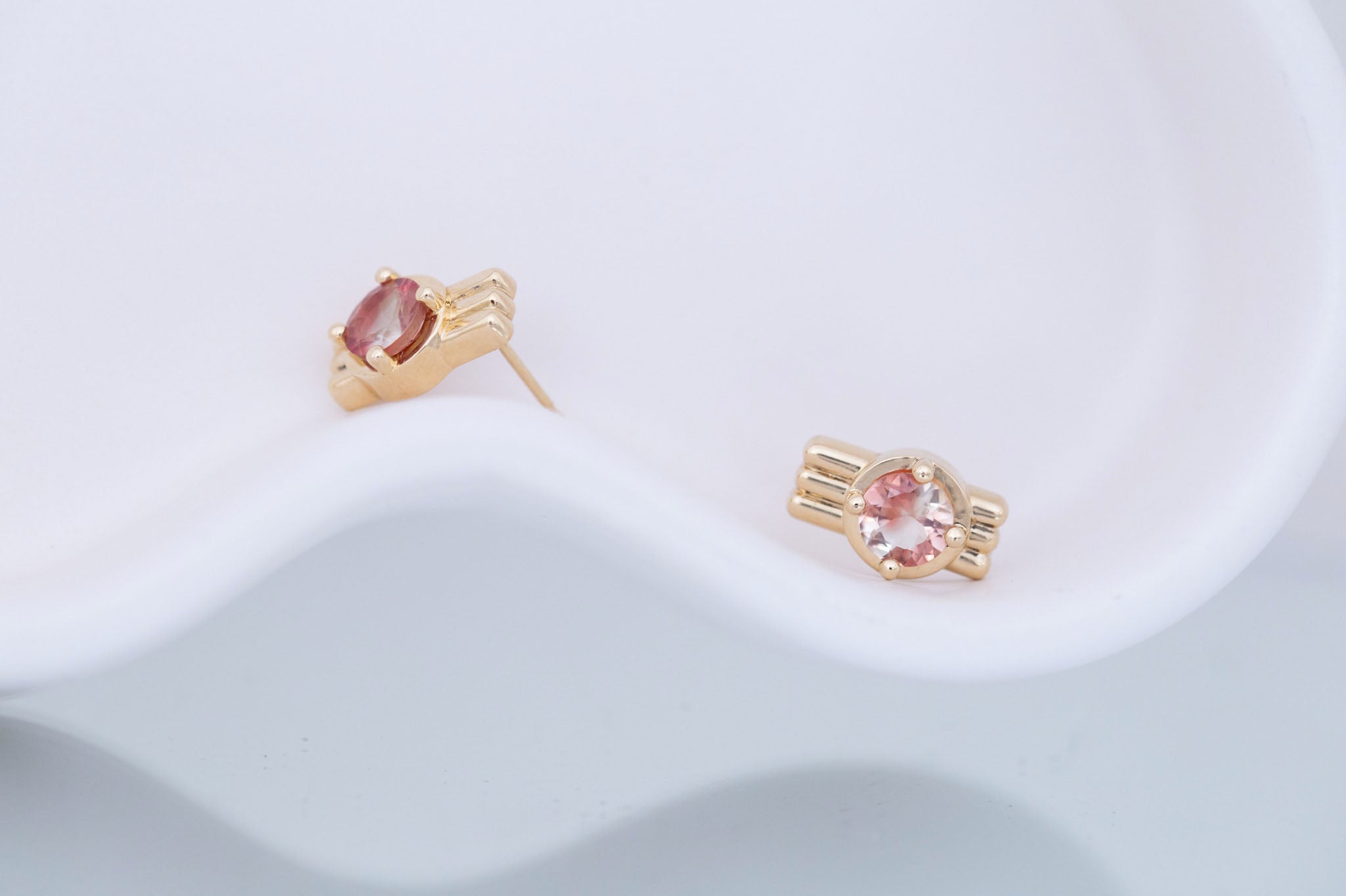 Alto Earrings | Sunstone 6 mm | 14k Yellow Gold | One of a Kind