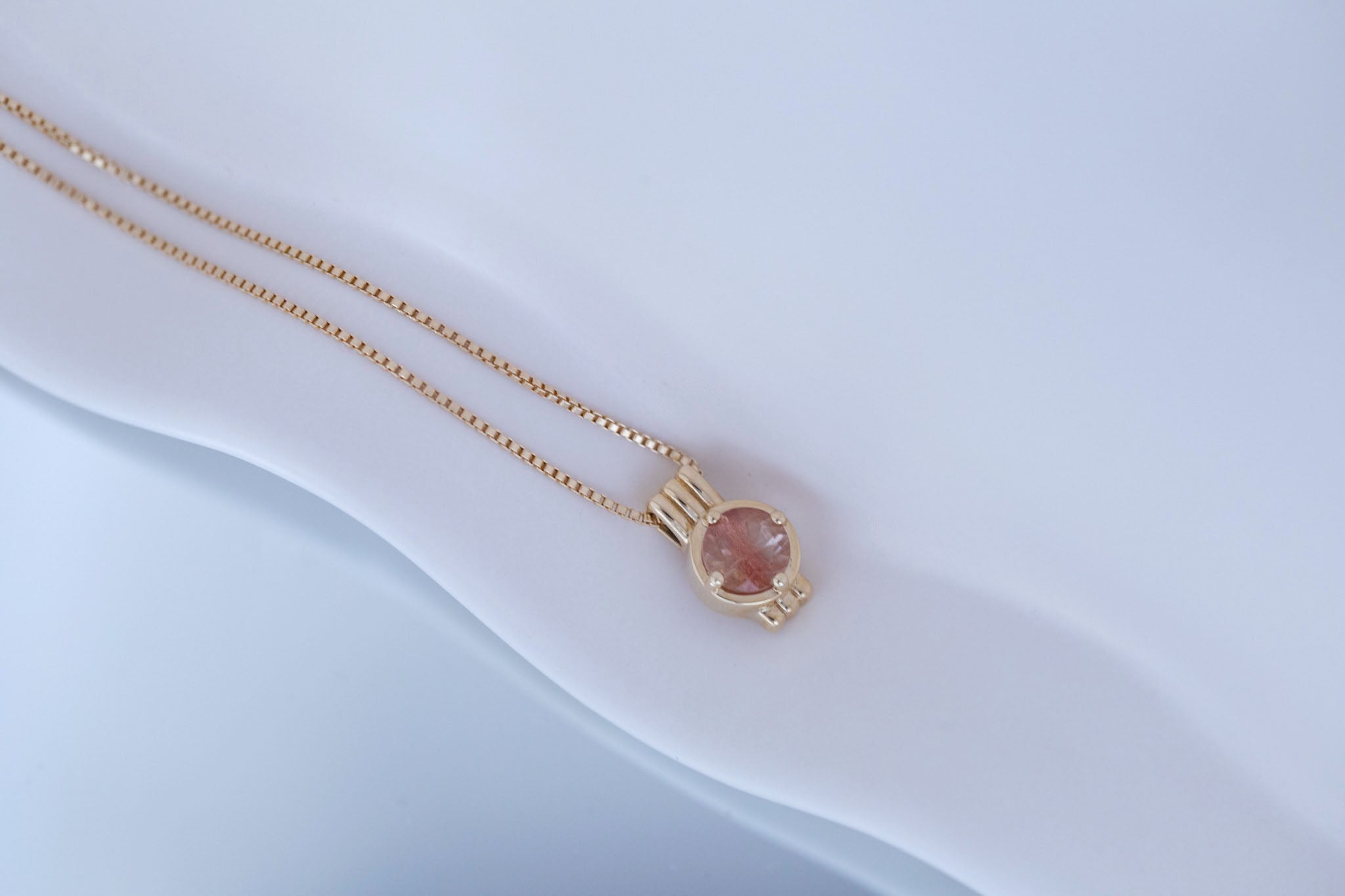 Alto Pendant | Sunstone 1.21 ct | 14k Yellow Gold | One of a Kind