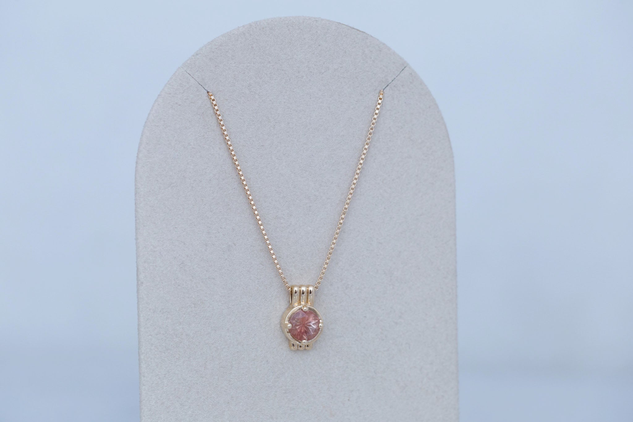Alto Pendant | Sunstone 1.21 ct | 14k Yellow Gold | One of a Kind